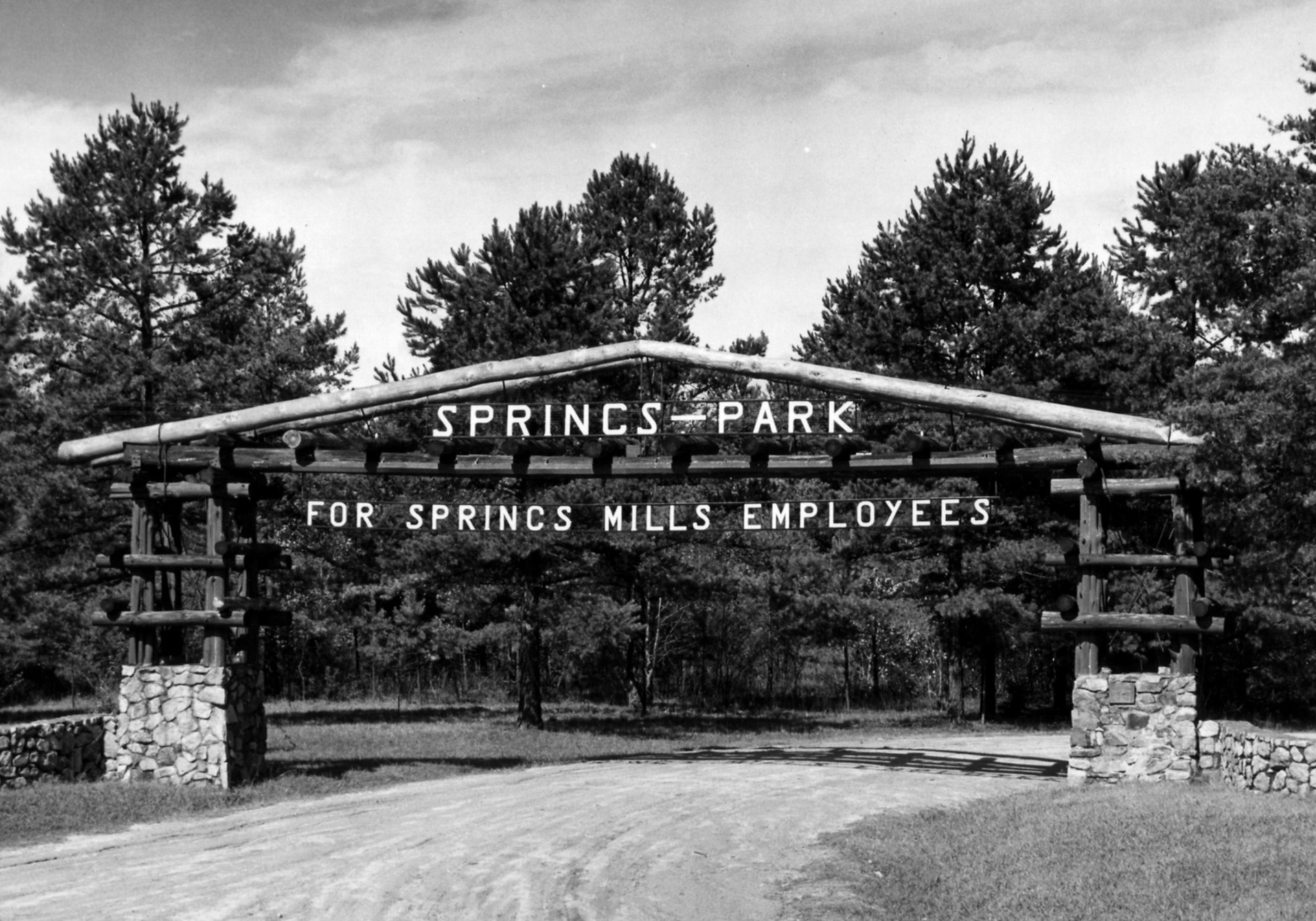 alt=Photo of welcoming arch at Springs Park